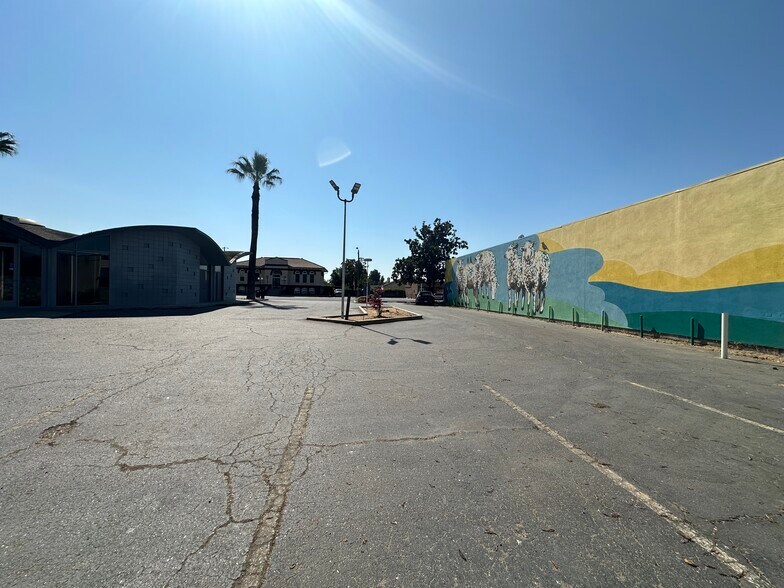 More Photos Of 316 W F St, Oakdale Storefront Retail Office For Sale