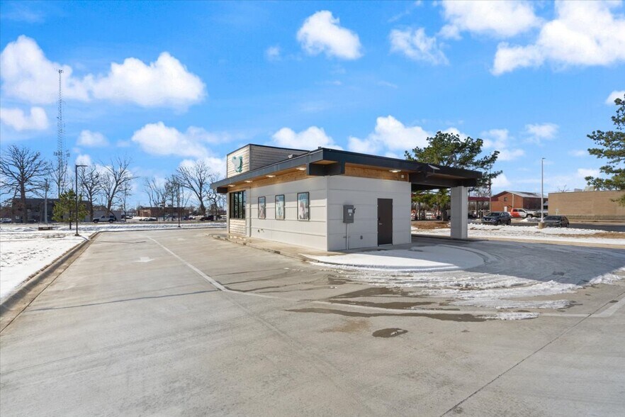 More Photos Of 1607 W New Hope Rd, Rogers General Retail For Sale