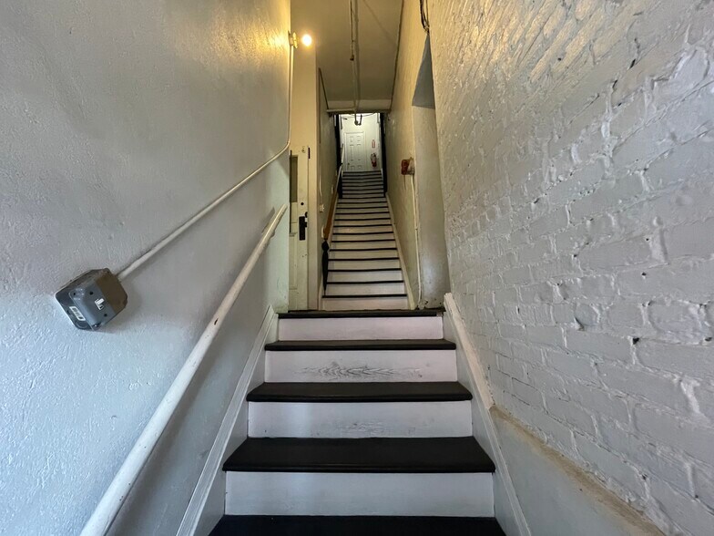 More Photos Of 431 Southern Blvd, Bronx Warehouse For Lease