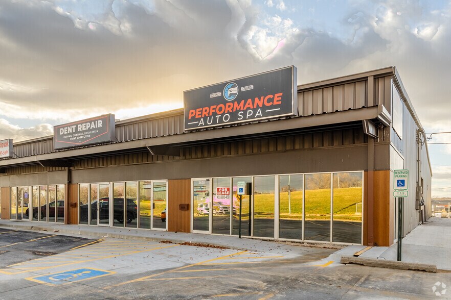 More Photos Of S S. 144th Industrial/ Flex space, Omaha Flex For Lease