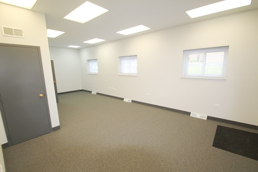 More Photos Of 7423 Royalton Rd, North Royalton Office For Sale