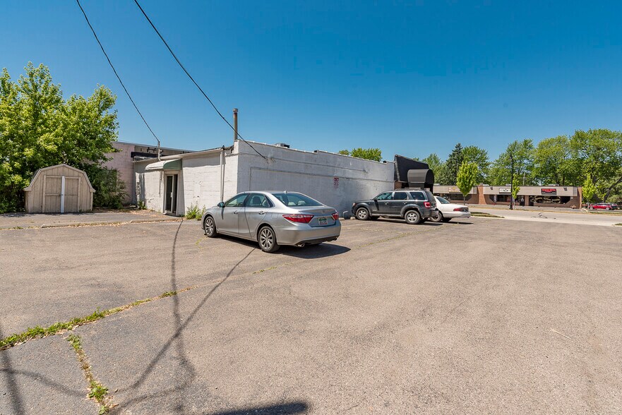 More Photos Of 18735 Ecorse Rd, Allen Park Office For Lease