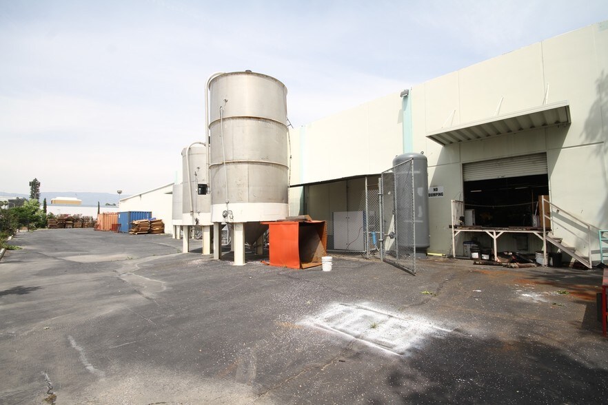 More Photos Of 444 Athol St, San Bernardino Warehouse For Sale