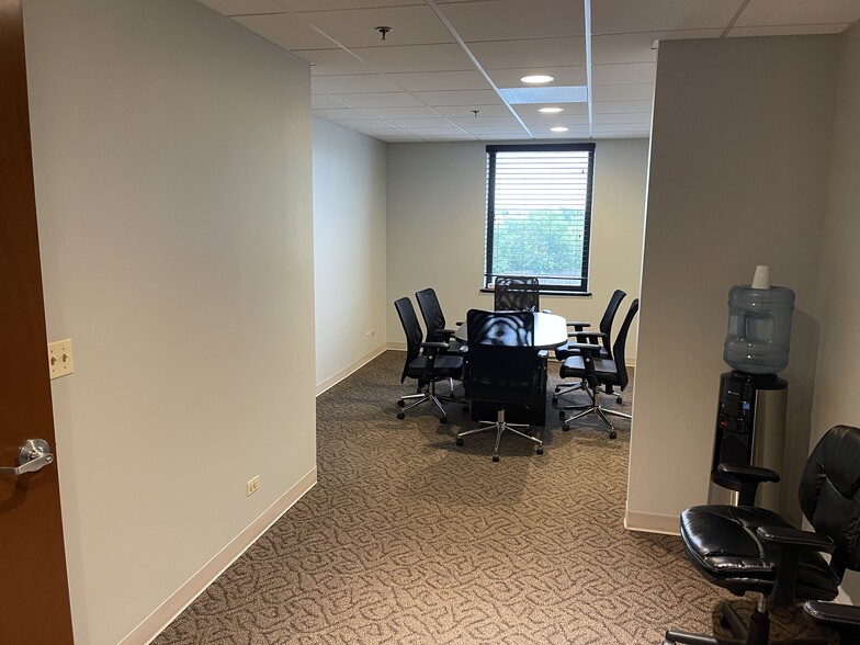 More Photos Of 10700 W Higgins Rd, Rosemont Office For Sale