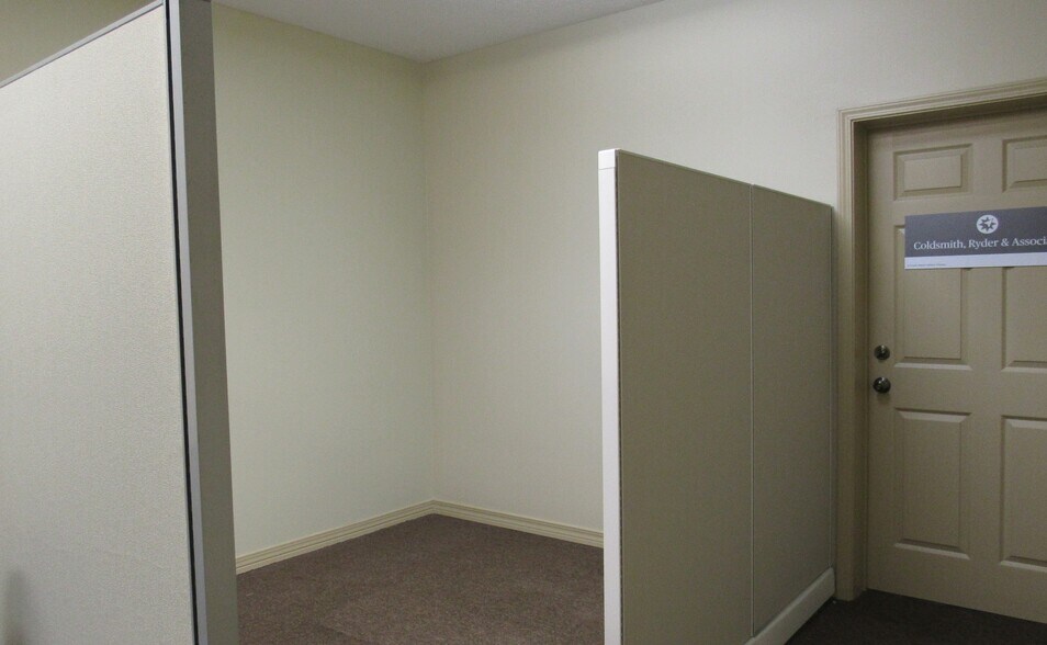 More Photos Of 22193 Highway 59 S, Robertsdale Office For Lease