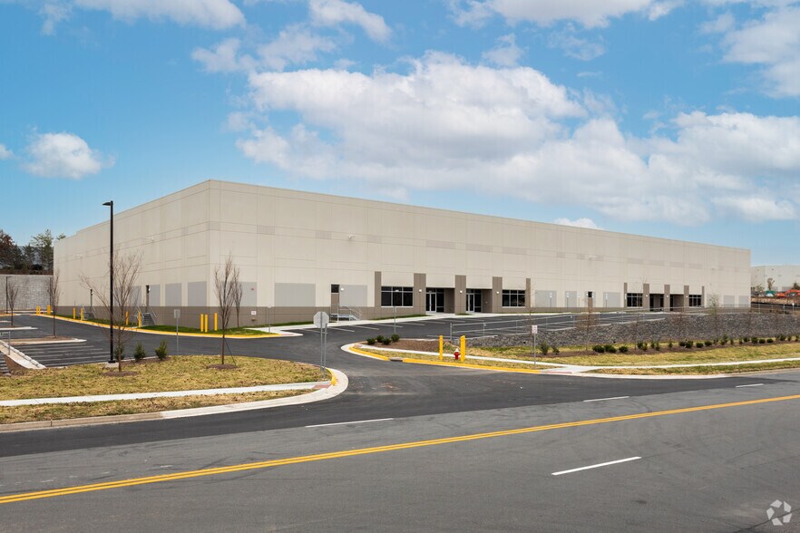 Primary Photo Of 44211 Mercure, Sterling Warehouse For Lease