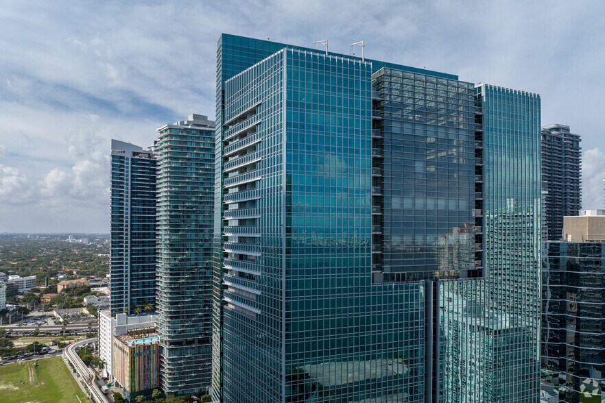 More Photos Of 1395 Brickell Ave, Miami Office For Sale