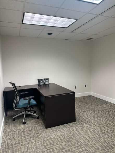 More Photos Of 2121 Eisenhower Ave, Alexandria Office For Lease