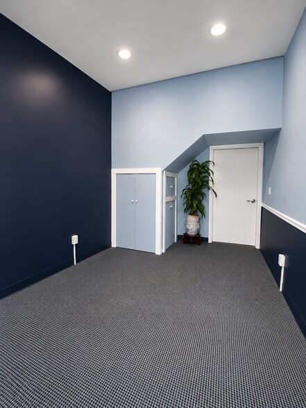 More Photos Of 1700 Bedford St, Stamford Office For Lease
