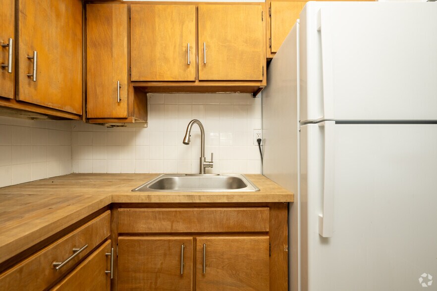 More Photos Of 700-712 N Jefferson St, Jackson Apartments For Sale