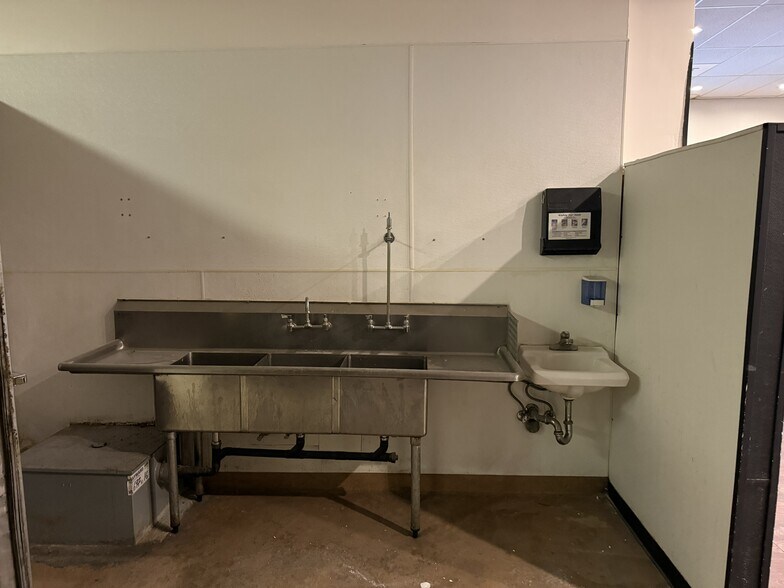 More Photos Of 7980-8000 Amador Valley Blvd, Dublin Unknown For Lease