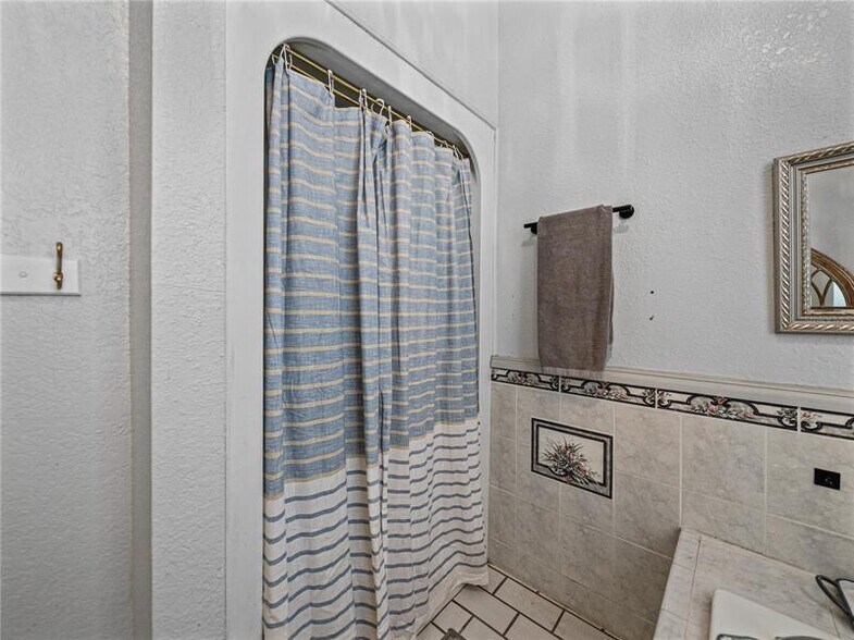 More Photos Of 135 S Central Ave, Bartow Storefront Retail Residential For Sale