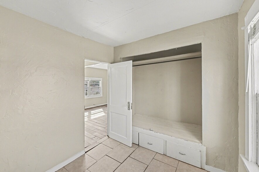 More Photos Of 308 Chestnut St, Silver Lake Apartments For Sale
