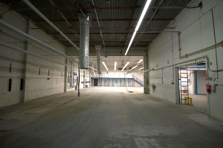More Photos Of 3536 27th St NE, Calgary Warehouse For Lease