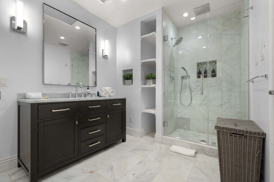 More Photos Of 5932 Lubao Ave, Woodland Hills Healthcare For Lease