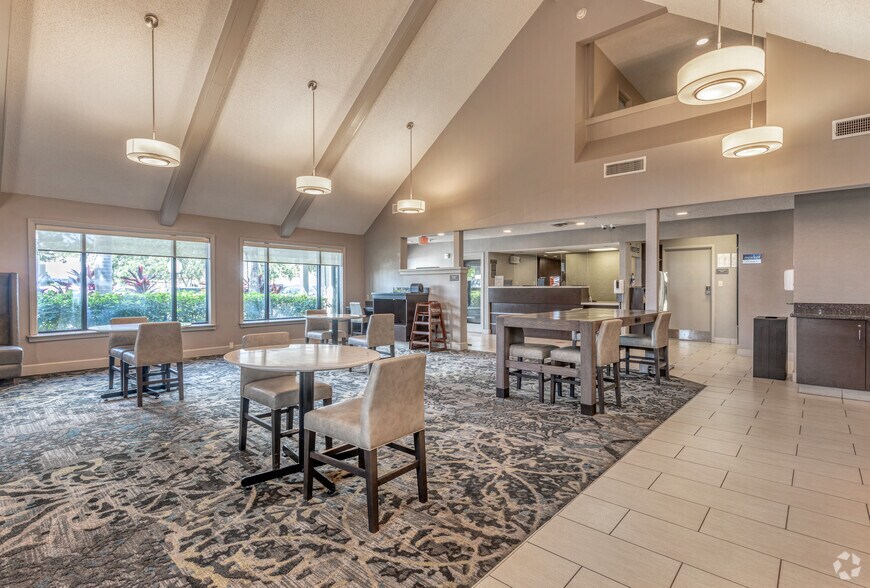 More Photos Of 13200 49th St N, Clearwater Apartments For Lease