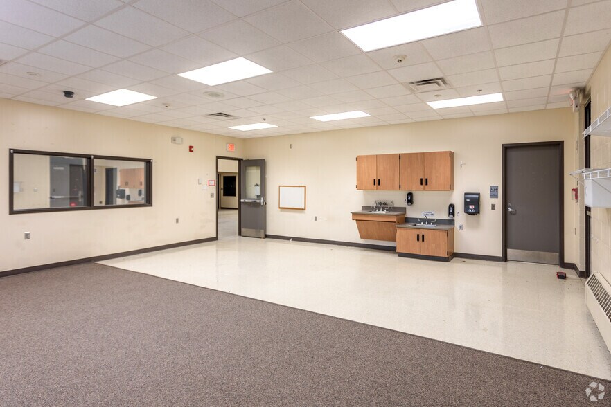 More Photos Of 132 1st Ave S, Motley Light Manufacturing For Sale