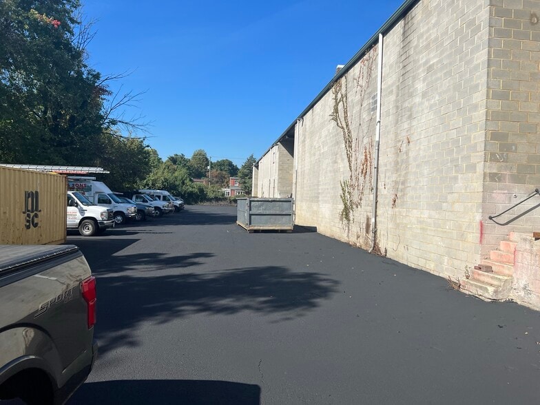 Primary Photo Of 3415-3501 Windom Rd, Brentwood Warehouse For Lease