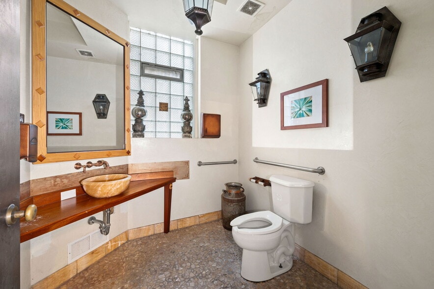 More Photos Of 3115 N Lincoln Ave, Chicago Restaurant For Sale