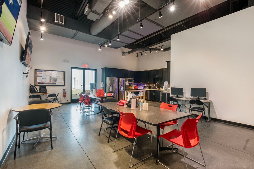 More Photos Of 4855 L B McLeod Rd, Orlando Warehouse For Sale