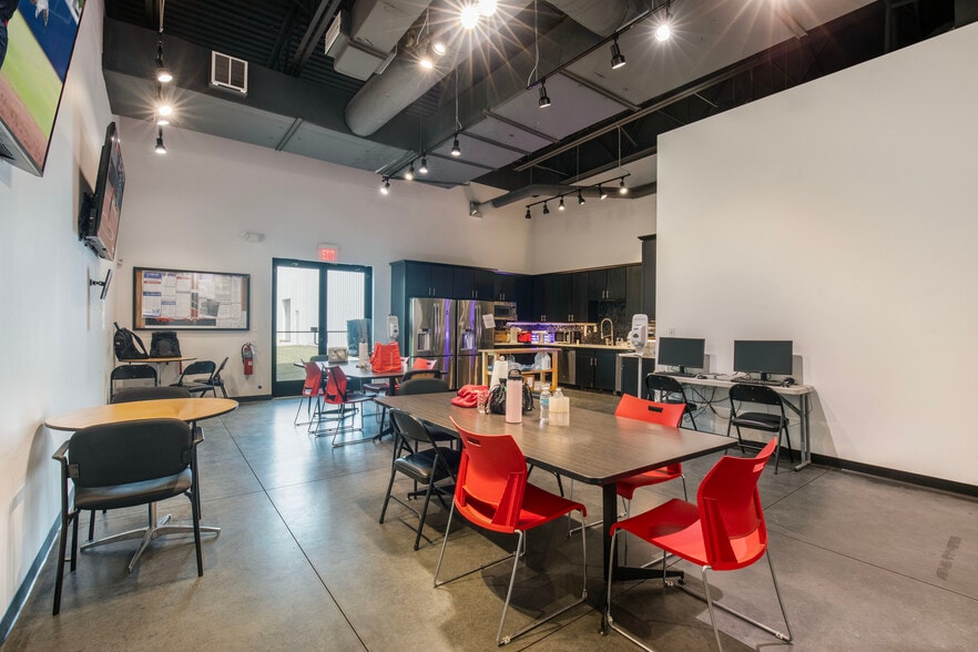 More Photos Of 4855 L B McLeod Rd, Orlando Warehouse For Sale