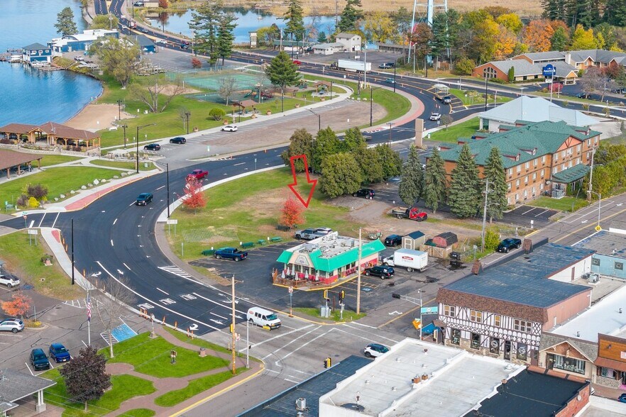 More Photos Of 300 Front St E, Minocqua General Retail For Sale