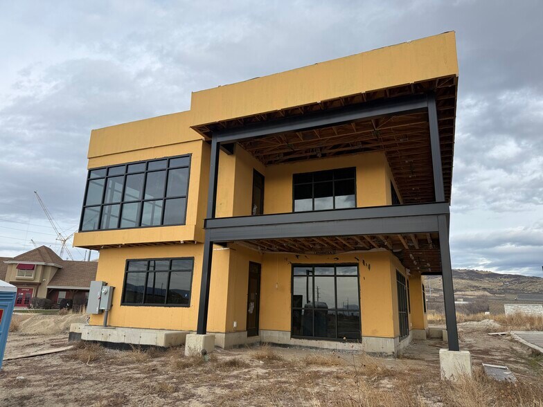 More Photos Of 11231 Highland blvd, Highland Office For Lease