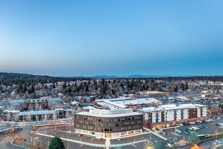 More Photos Of 721 SW Industrial Way, Bend Office For Lease