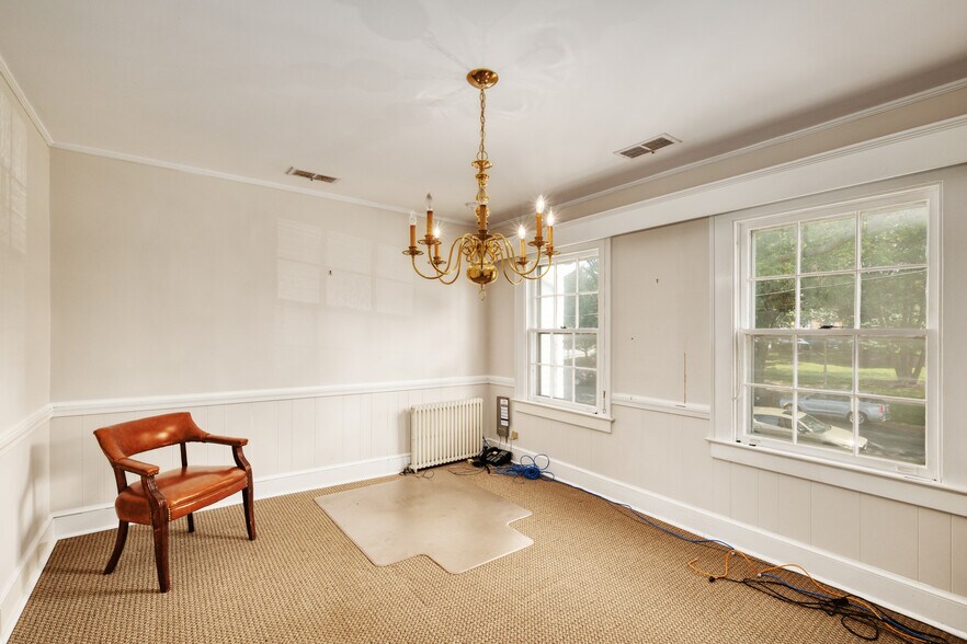 More Photos Of 301 Park Ave, Falls Church Office For Lease