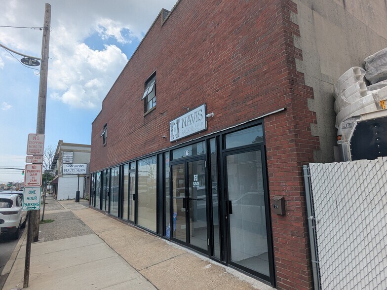 More Photos Of 179 N Main St, Freeport Storefront Retail Office For Lease