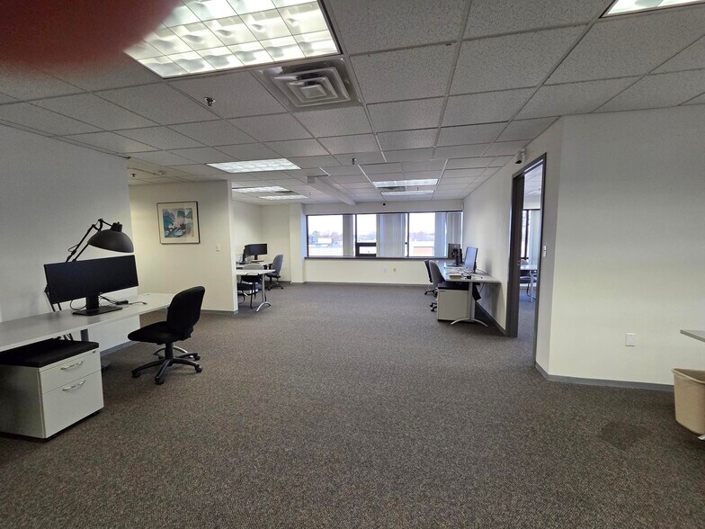 More Photos Of 18 Commerce Way, Woburn Office For Lease