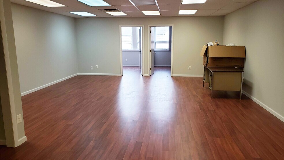 More Photos Of 1310 Industrial Blvd, Southampton Warehouse For Lease