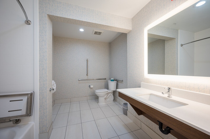 More Photos Of 775 N Oak Park Blvd, Grover Beach Hotel For Sale