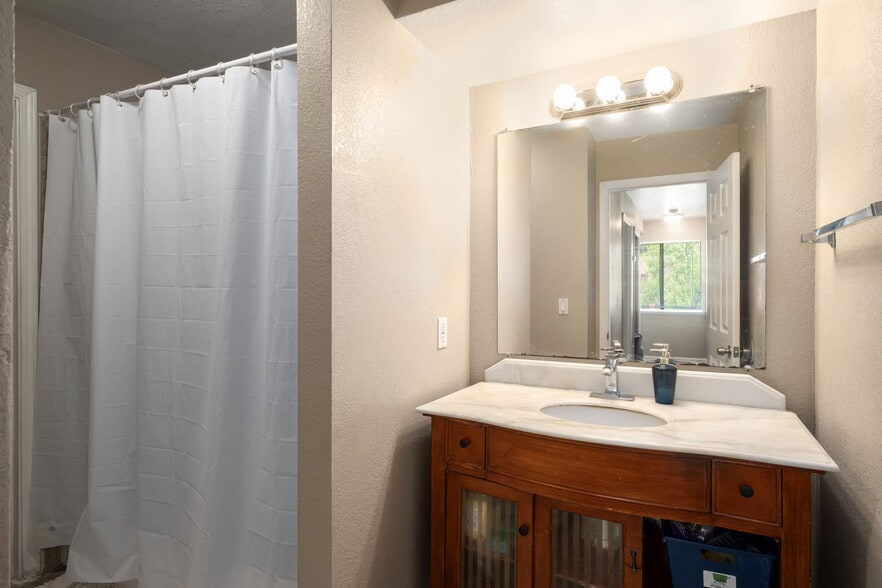 More Photos Of 4308 E Woodward Ave, Fresno Apartments For Sale