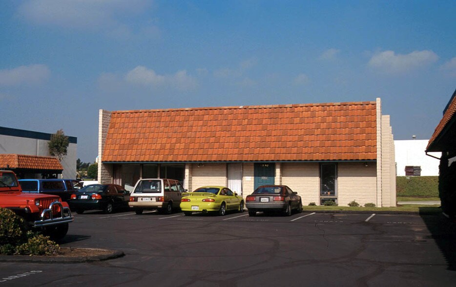More Photos Of 4945 Mercury St, San Diego Warehouse For Lease