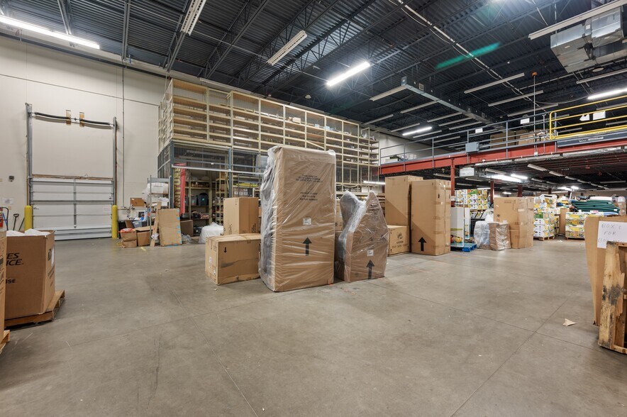 More Photos Of 5630 Saint Croix Trl, North Branch Freestanding For Lease