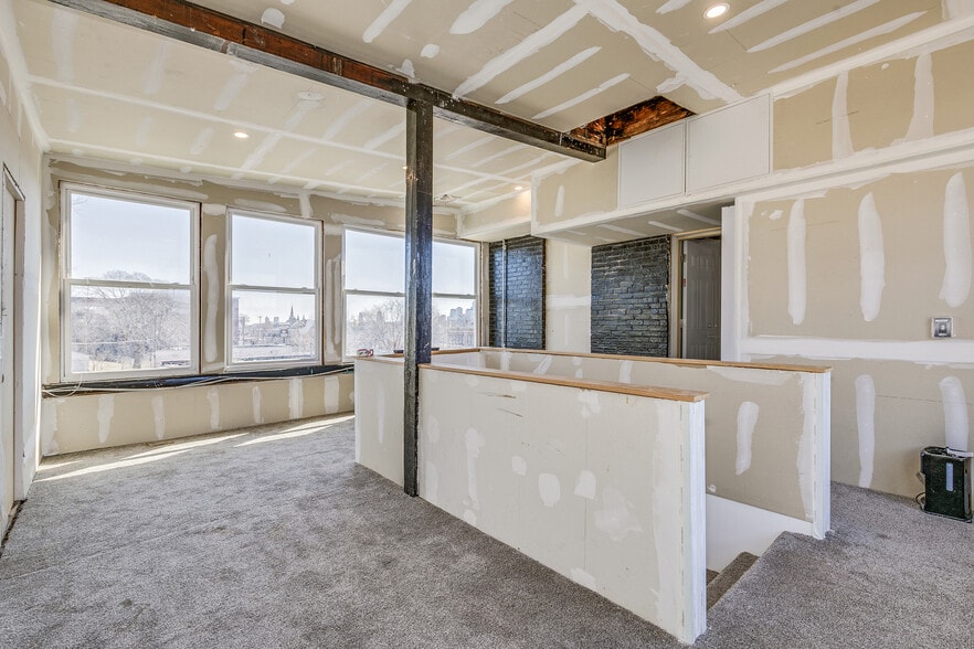 More Photos Of 1500 W Broadway Ave, Minneapolis Storefront Retail Residential For Sale