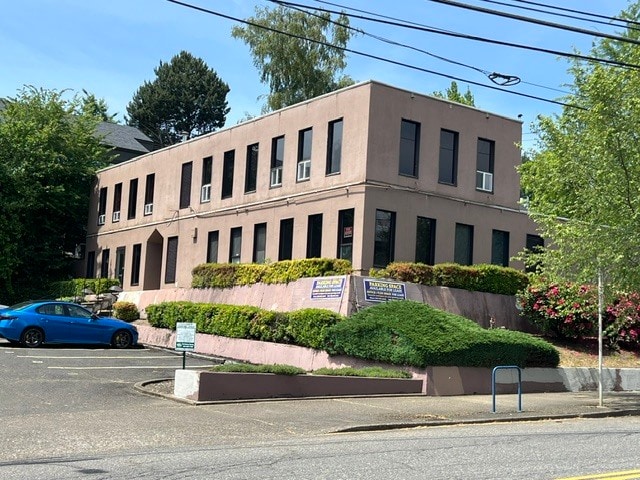 More Photos Of 4515 SW Corbett Ave, Portland Office For Lease