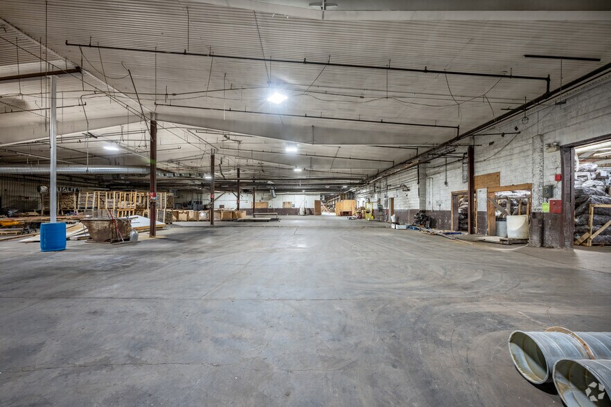 More Photos Of 236 S 2nd St, Butternut Distribution For Lease