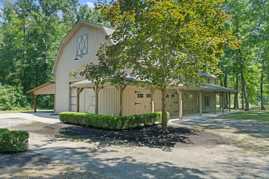 More Photos Of 5455 Plantation Rd, Sunbury Lodge Meeting Hall For Sale