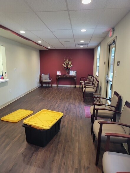 More Photos Of 385 Oxford Valley Rd, Yardley Medical For Lease