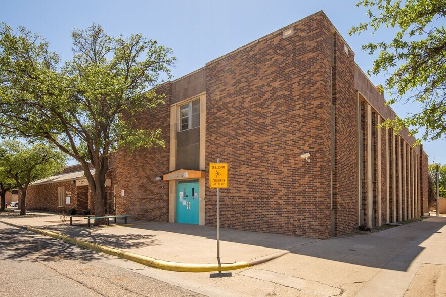 More Photos Of 1500 14th St, Lubbock Religious Facility For Sale