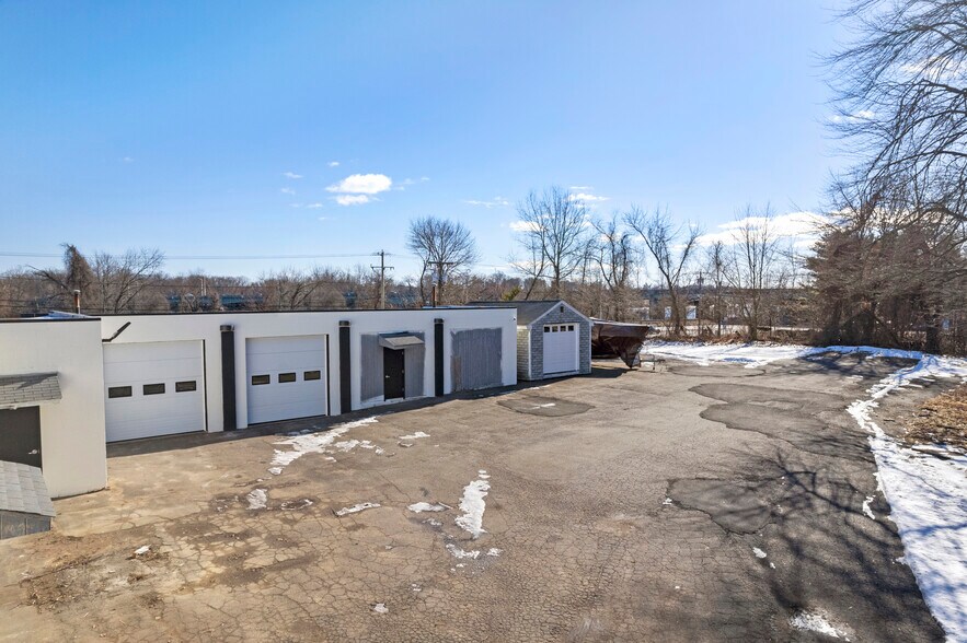 More Photos Of 5 Webb St, Windsor Locks Manufacturing For Lease