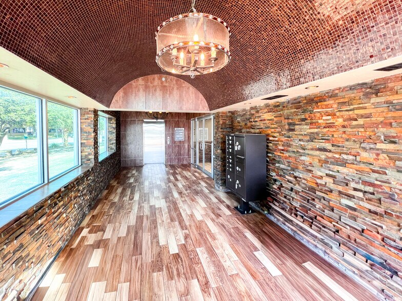 More Photos Of 901 W Wall St, Midland Office For Lease