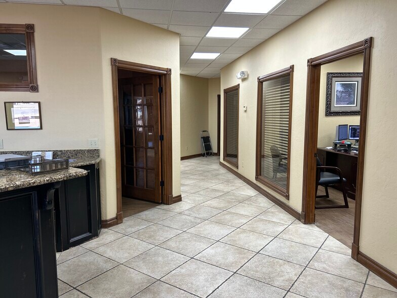 More Photos Of 4404 NW Cache Rd, Lawton Unknown For Lease