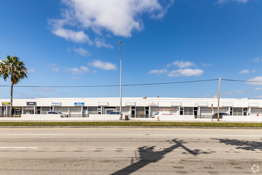 More Photos Of 3208-3296 NW 72nd Ave, Miami Showroom For Lease