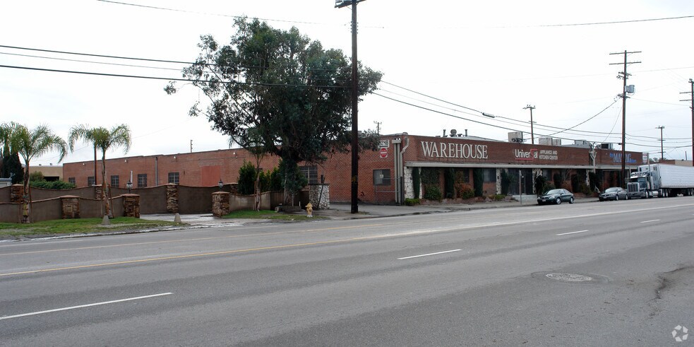 More Photos Of 8236-8238 Lankershim Blvd, North Hollywood Warehouse For Lease