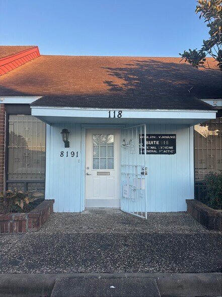 Primary Photo Of 8191 Southwest Fwy, Houston Medical For Sale