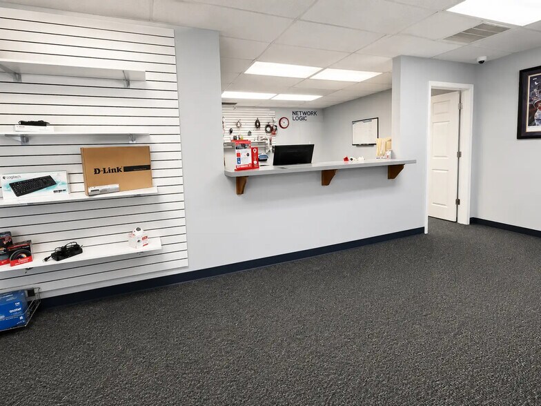 More Photos Of 2245 11th St, Mandeville Office For Sale