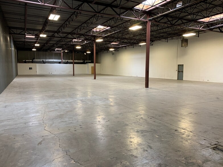More Photos Of 2200-2224 Sandridge Dr, Moraine Warehouse For Lease